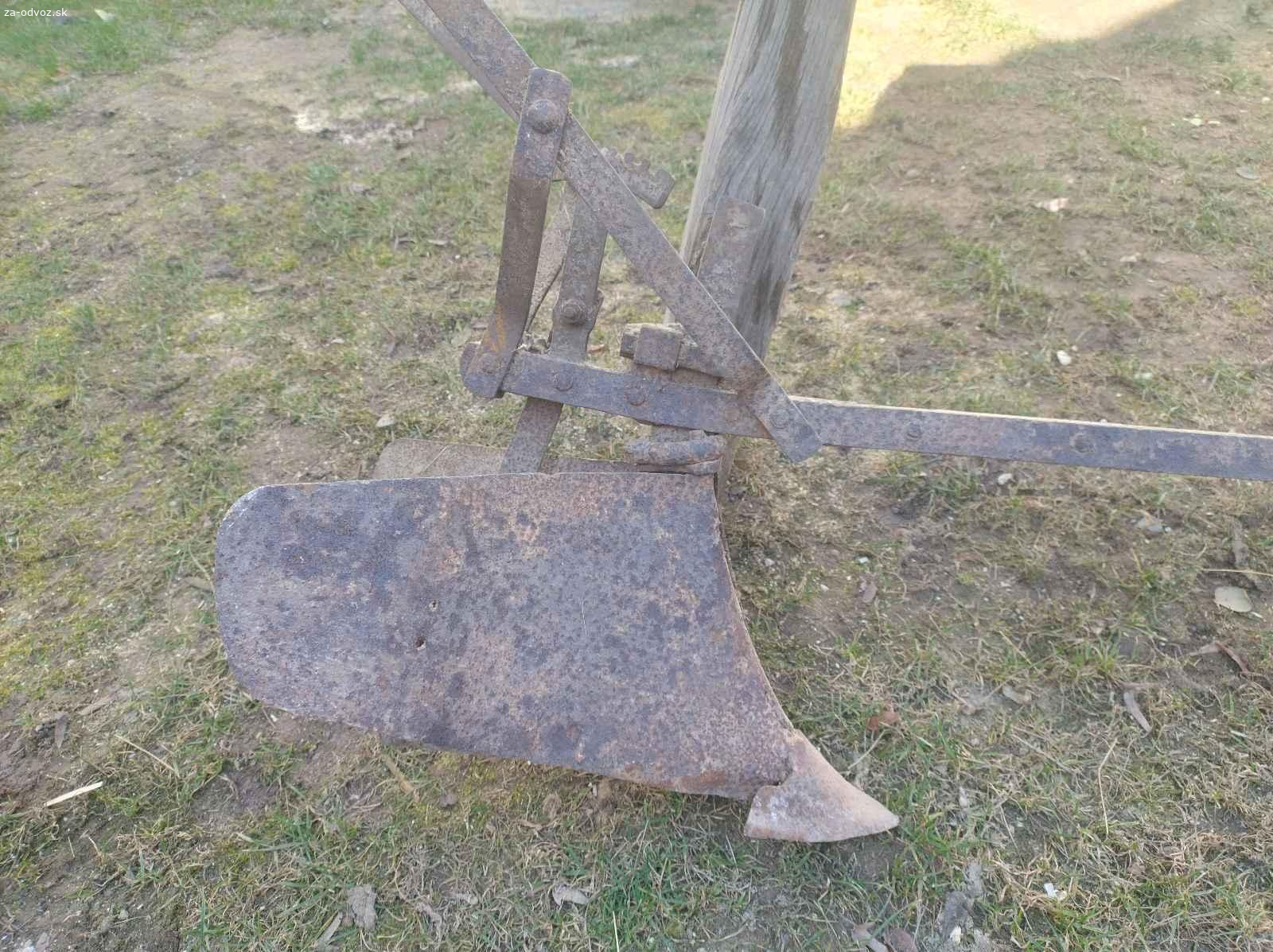 Darujem stary železný pluh
