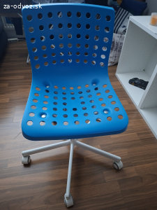 Darujem stôl a stoličku