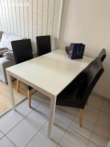 Darujem stôl so 4 stoličkami