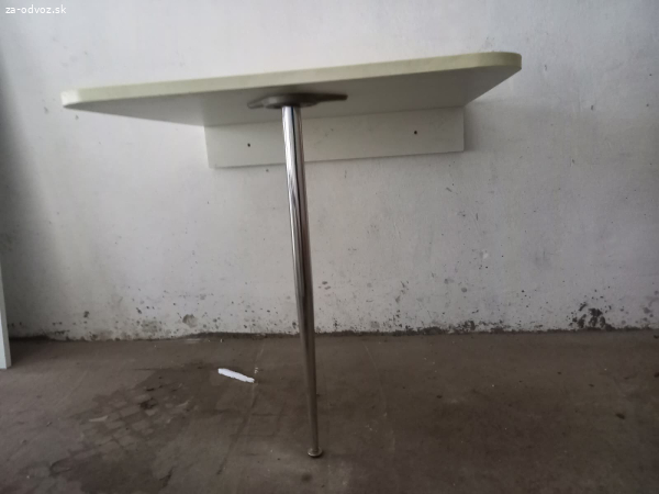Darujem stolik so zavesnym svetlom