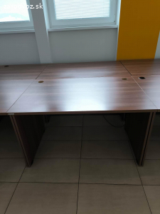 Darujem stoly, kancelárske stoličky