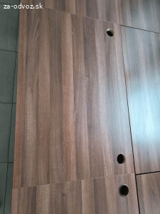 Darujem stoly, kancelárske stoličky