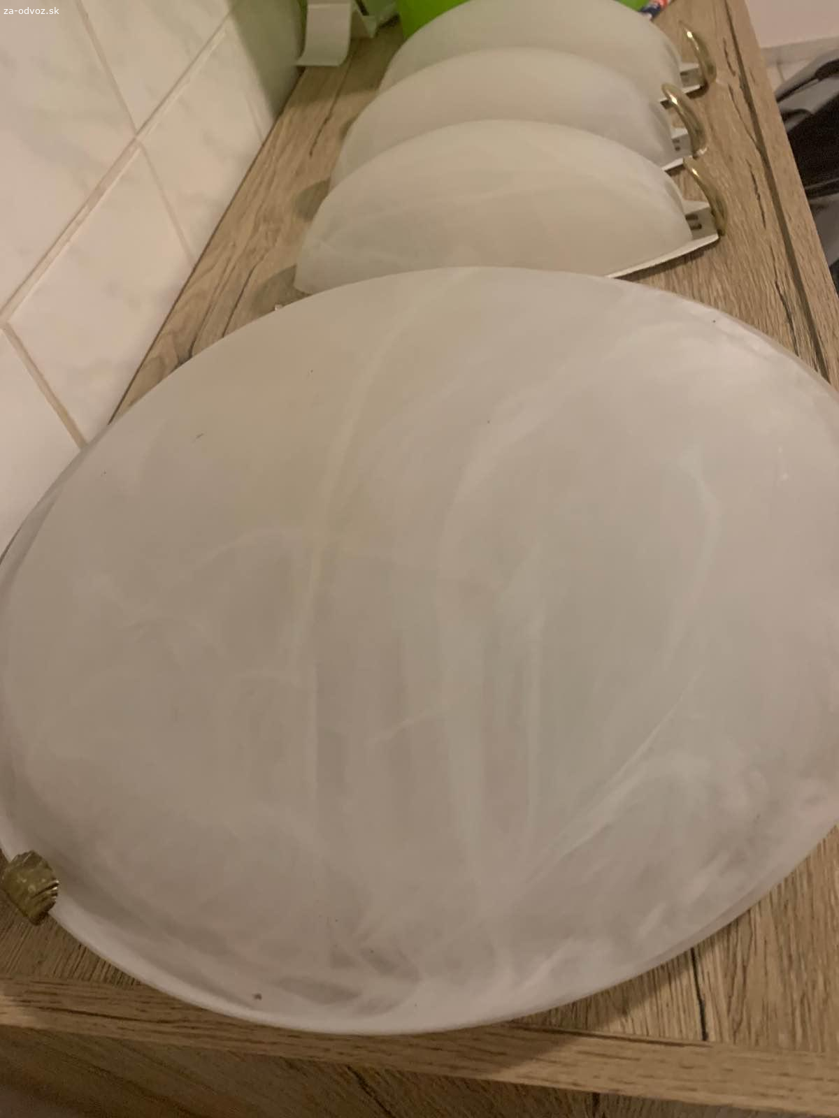 Darujem stropove svetlo a 3 nastenne svetla