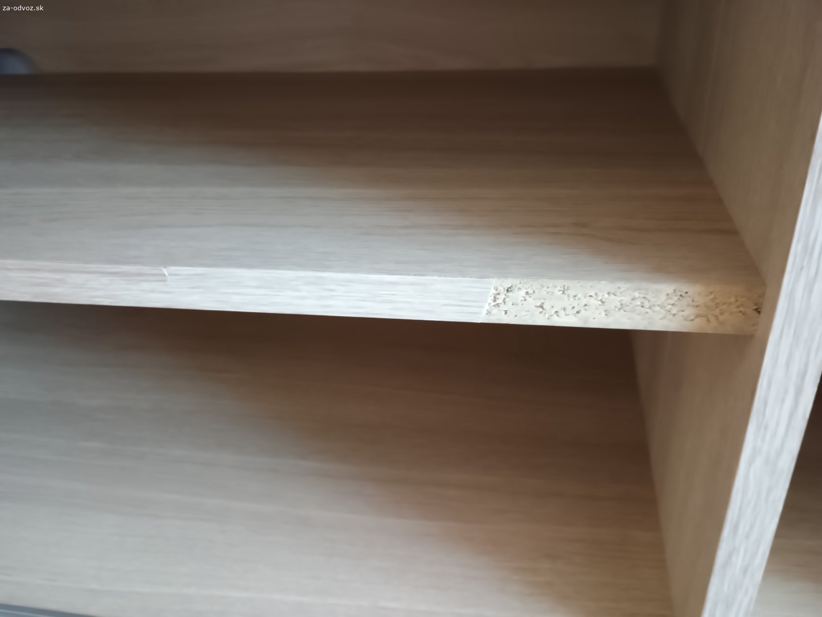 Darujem tv stolík za odvoz.. Darujem tv stolík za odvoz.
Malé kozmetické vady vidieť na fotkách, inak v top stave.
š:160x v:55x h:40 cm.