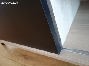 Darujem tv stolík za odvoz.