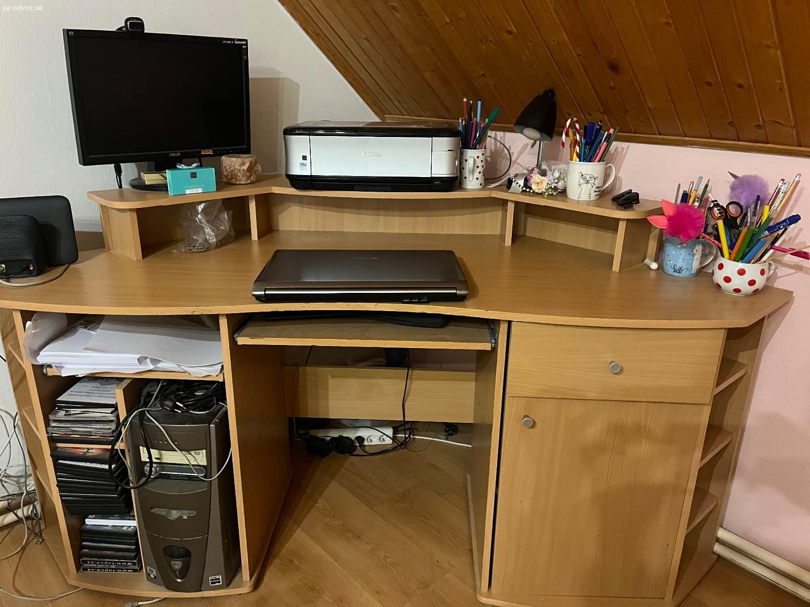 Darujem veľký rohový písací stôl