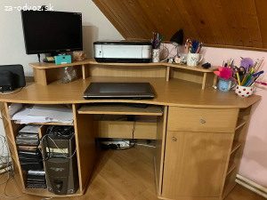 Darujem veľký rohový písací stôl