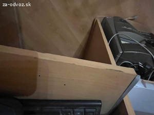 Darujem veľký rohový písací stôl