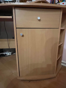 Darujem veľký rohový písací stôl