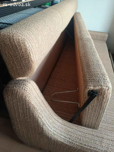 Darujem veľký rozkladací gauč