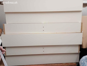 Darujem vstavanú skrinu