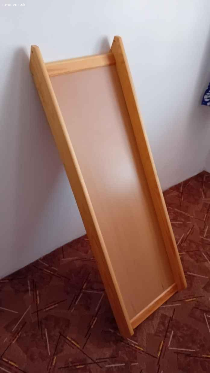 Darujem vyvýšenú posteľ so šmýkačkou