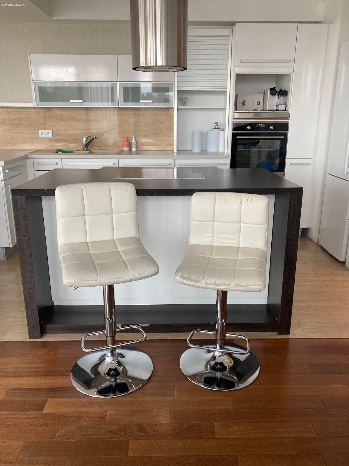 Darujem za odvoz 3 barové stoličky