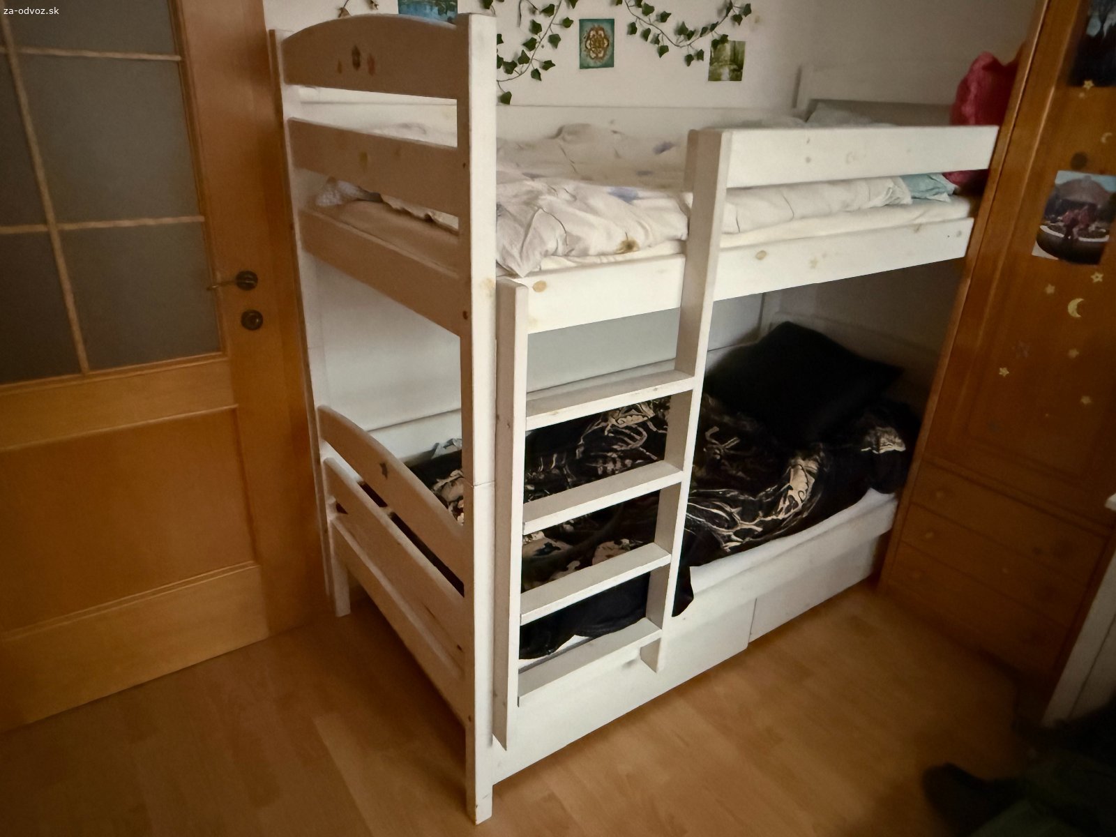 Darujem za odvoz Detsku bielu poschodovu postel. Material: Borovica
Dlzka 185cm
Farba: Biela