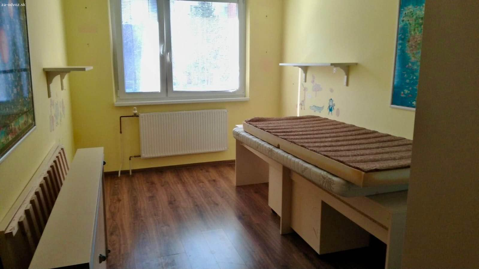 Darujem za odvoz detskú izbu - postele a stôl