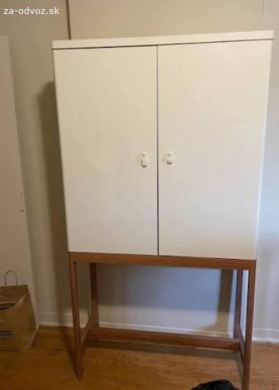 Darujem za odvoz IKEA VINSTRA zrkadlová vanity. Môj najmilovanejší kúsok mladosti darujem za odvoz vanity skriňu IKEA VINSTRA