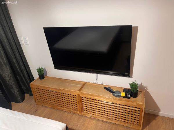 Darujem za odvoz komodu pod TV, barove stoličky