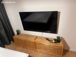 Darujem za odvoz komodu pod TV, barove stoličky
