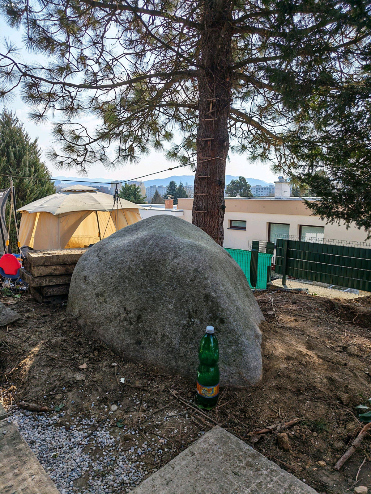 darujem za odvoz nádherný kameň