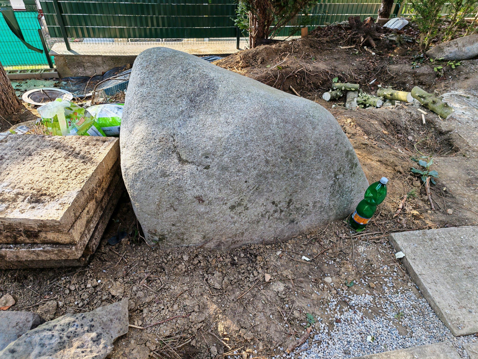 darujem za odvoz nádherný kameň