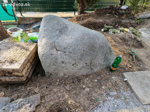darujem za odvoz nádherný kameň
