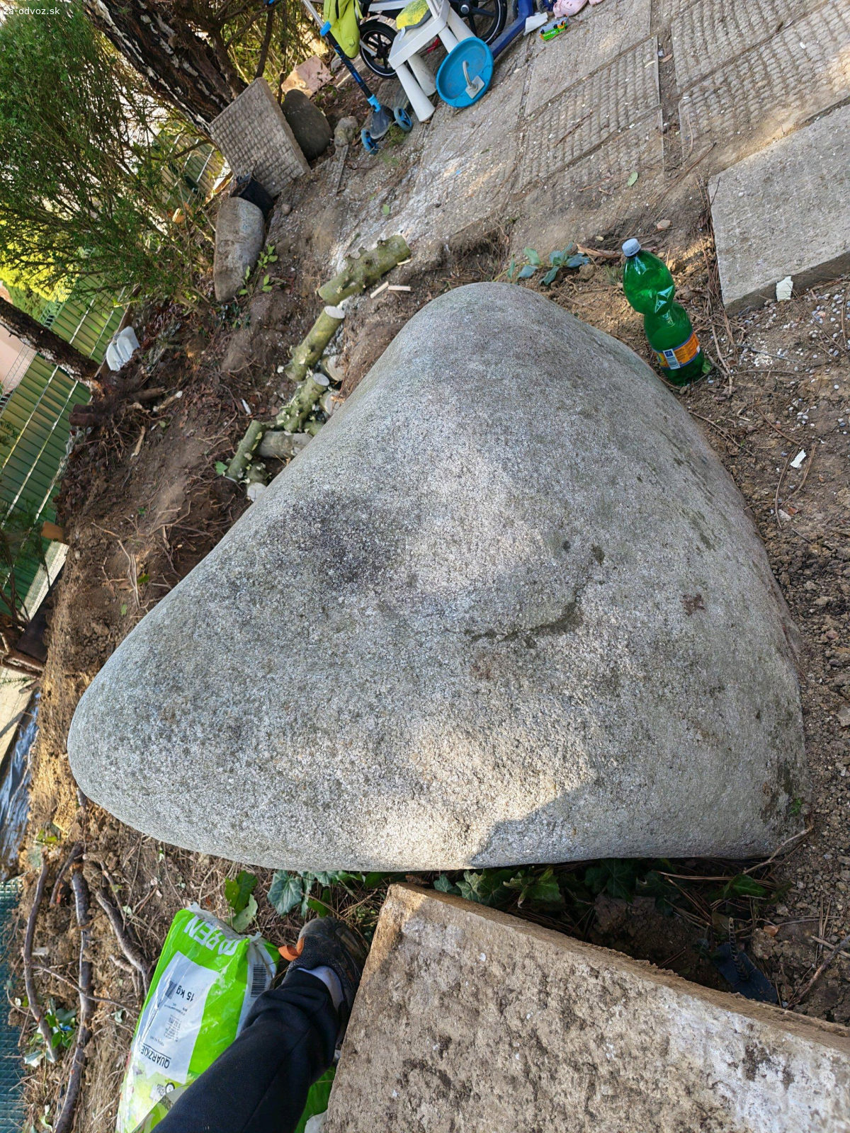 darujem za odvoz nádherný kameň