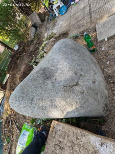 darujem za odvoz nádherný kameň