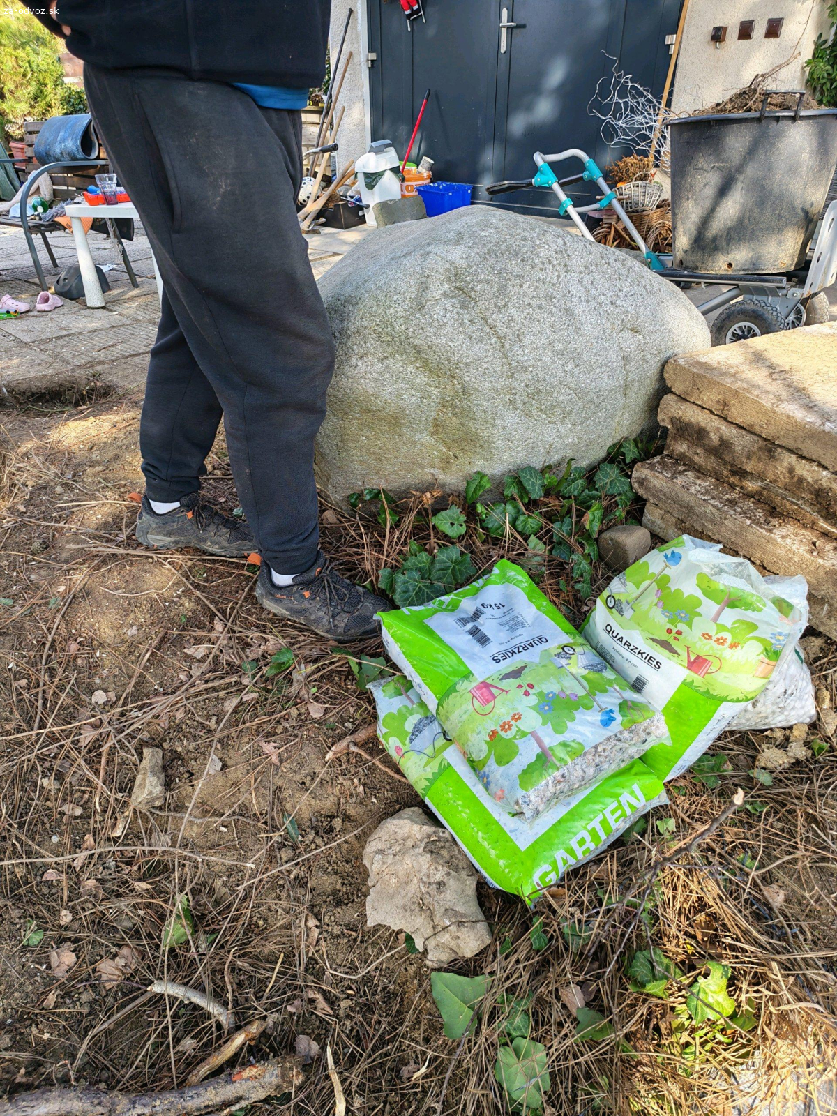 darujem za odvoz nádherný kameň