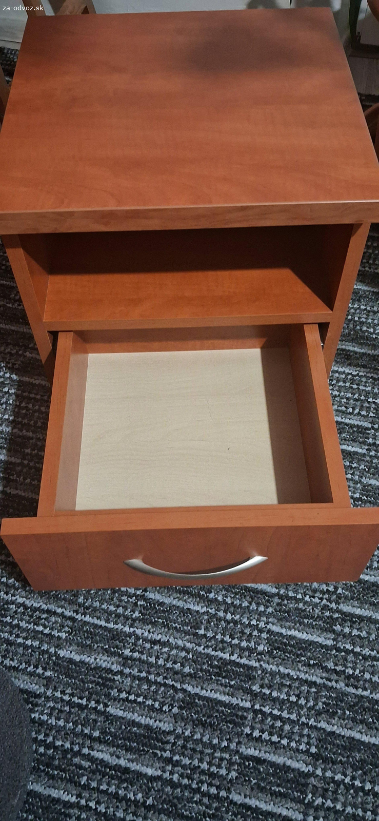 Darujem za odvoz Nočný Stolík