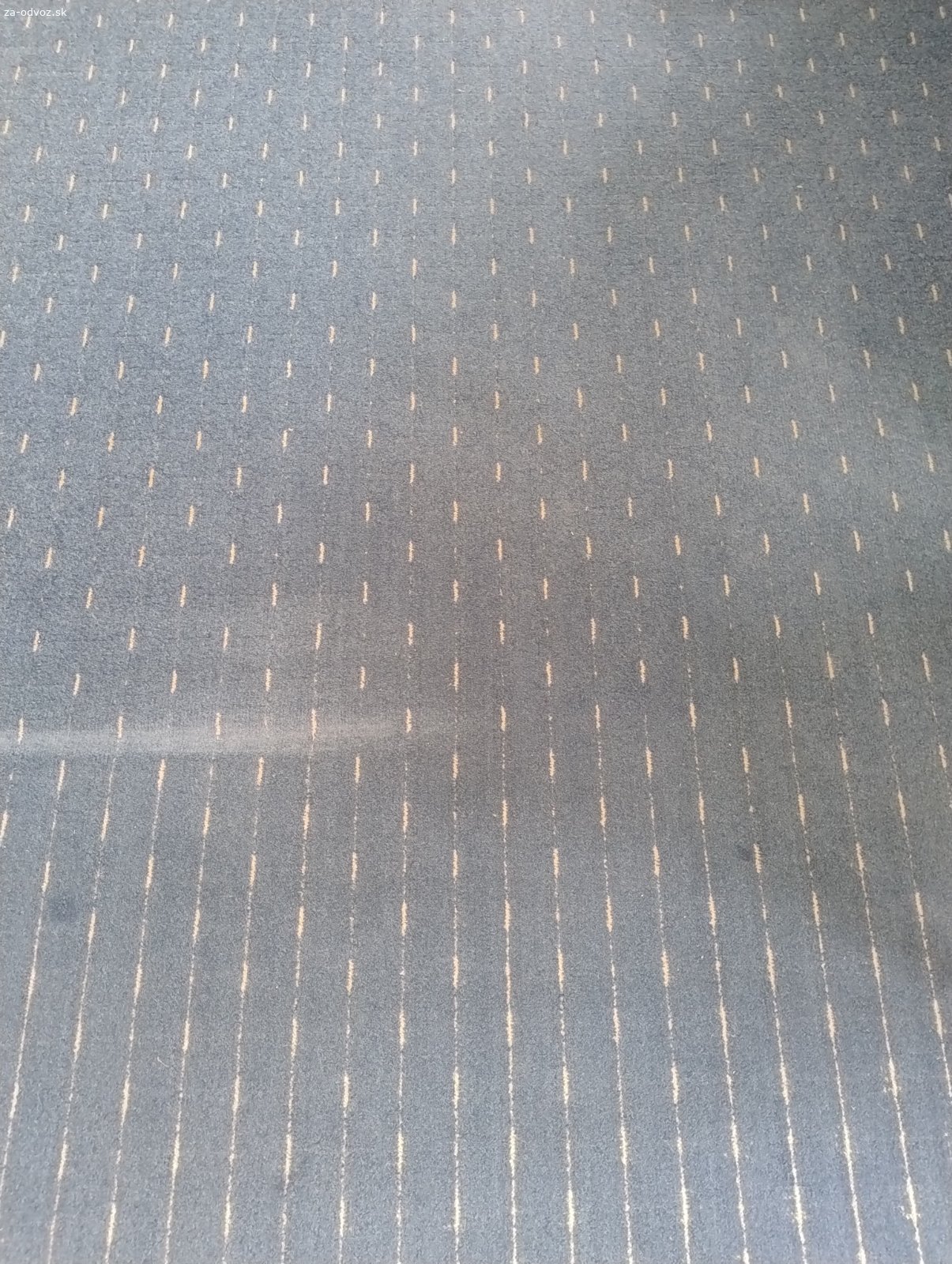 Darujem za odvoz posteľ a kobere. Darujem za odvoz 1/ posteľ pre dieťa resp. teneegera s roštom a výsuvným lôžkom s roštom rozmery 200x92cm. Posteľ je v stave primeranom jej veku cca 13 rokov. Vid foto. 2/ koberec tmavomodry, rozmer 330×530cm rovnako opotrebeny primerane veku vid foto ideálne spolu, ale aj jednotlivo. Adresa Hečkova 6, BA Rača.