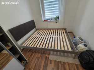 Darujem za odvoz postel bez matrace