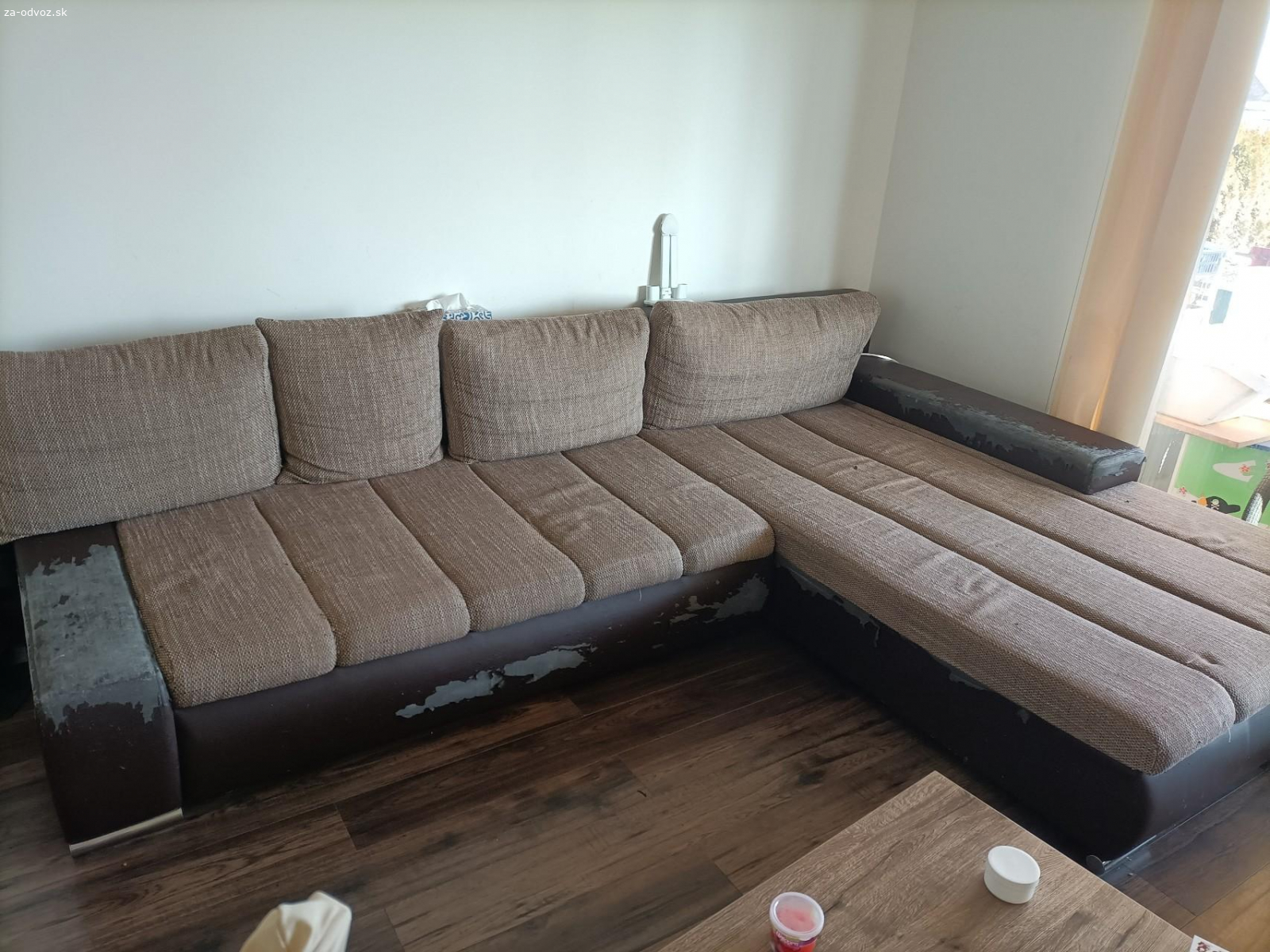 darujem za odvoz rohovu sedacku