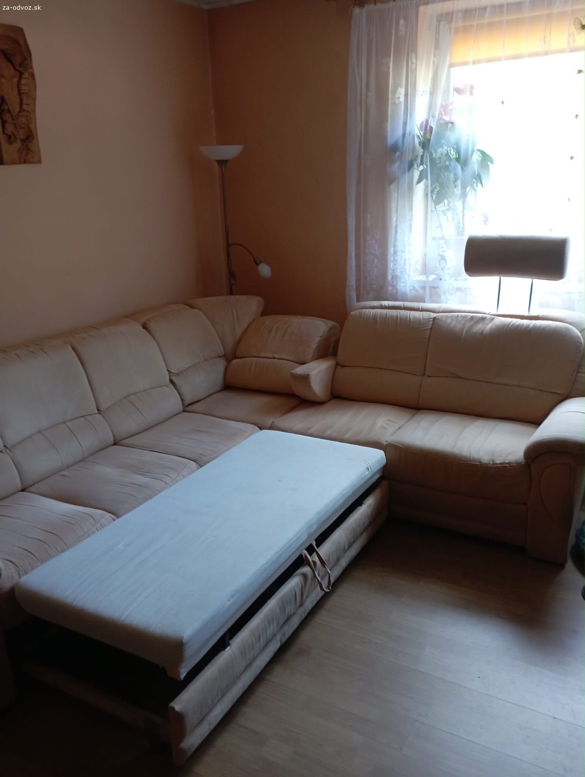 Darujem za odvoz rohovú sedačku. Darujem za odvoz rohovú rozkladaciu sedačku v zachovalom stave. Sedačka je priestranná a pohodlná, vhodná napríklad na chatu alebo chalupu.
Nachádza sa v Handlovej.
Nutný vlastný odvoz.

V prípade záujmu volajte.