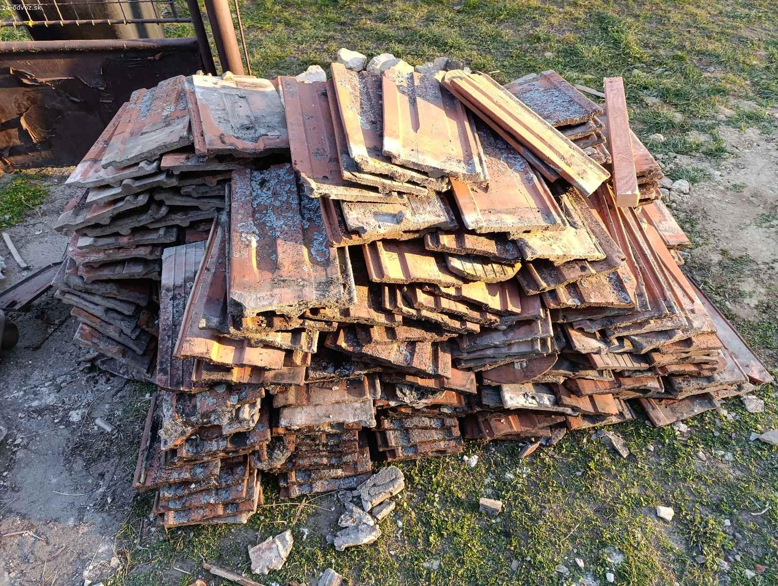 Darujem za odvoz škridlu