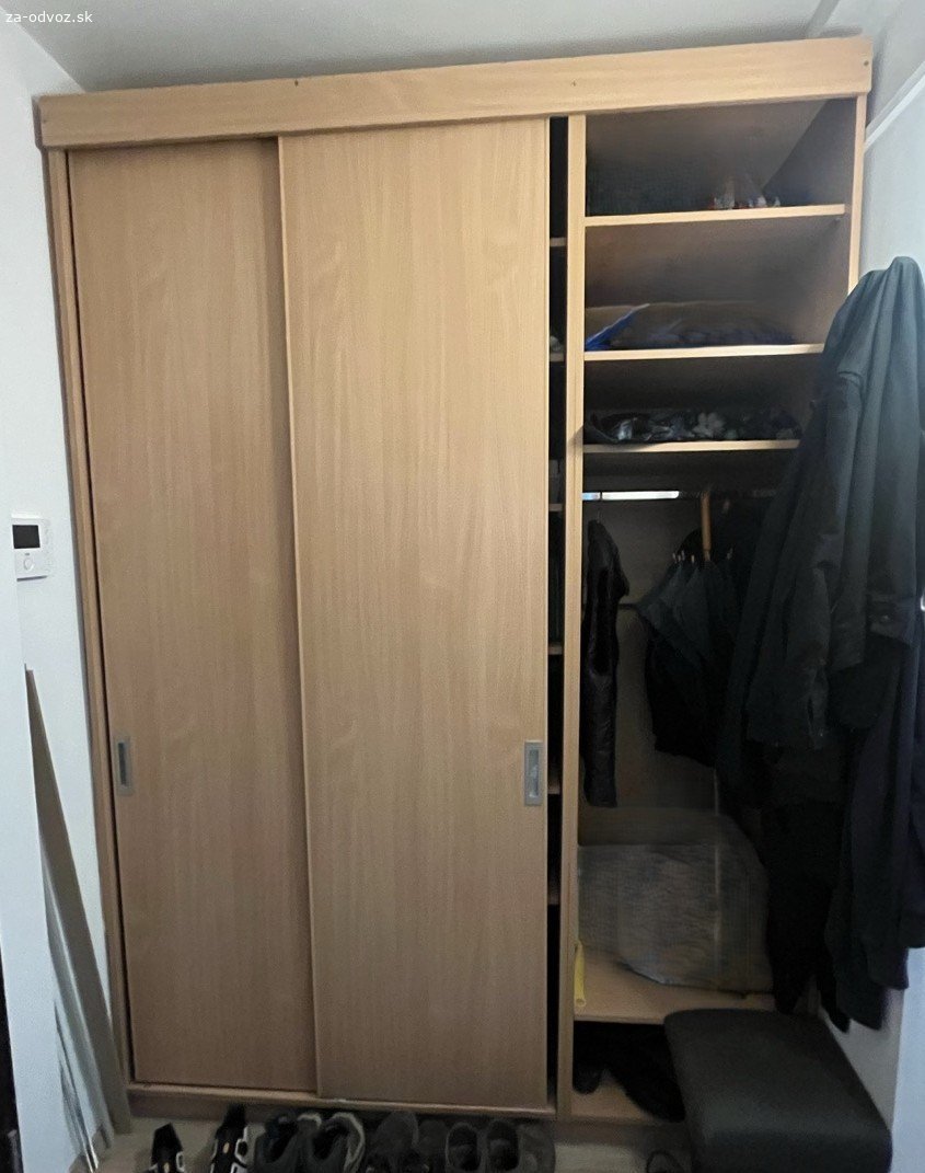 Darujem za odvoz skriňu. Darujem za odvoz skriňu

šírka 180cm
výška 260cm
