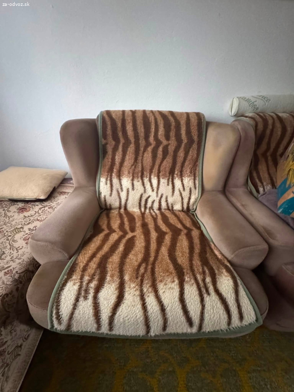 Darujem za odvoz starší, stále funkčný nábytok.