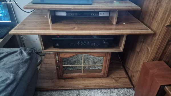 Darujem za odvoz stolík pod TV