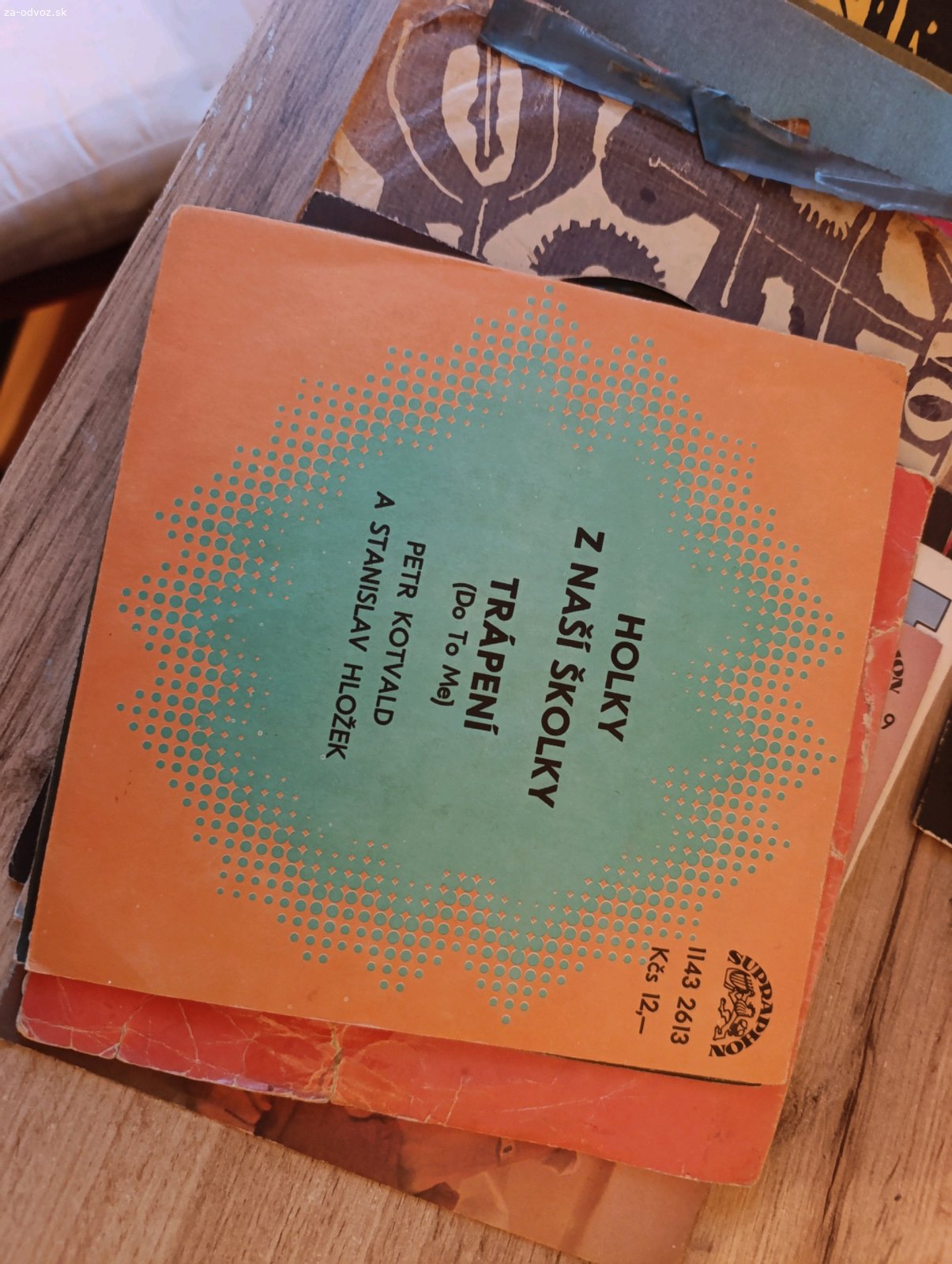 darujem za odvoz. darujem malé LP platne za odvoz. k tomu ešte aj držiak. len osobný odber , neposielam poštou.