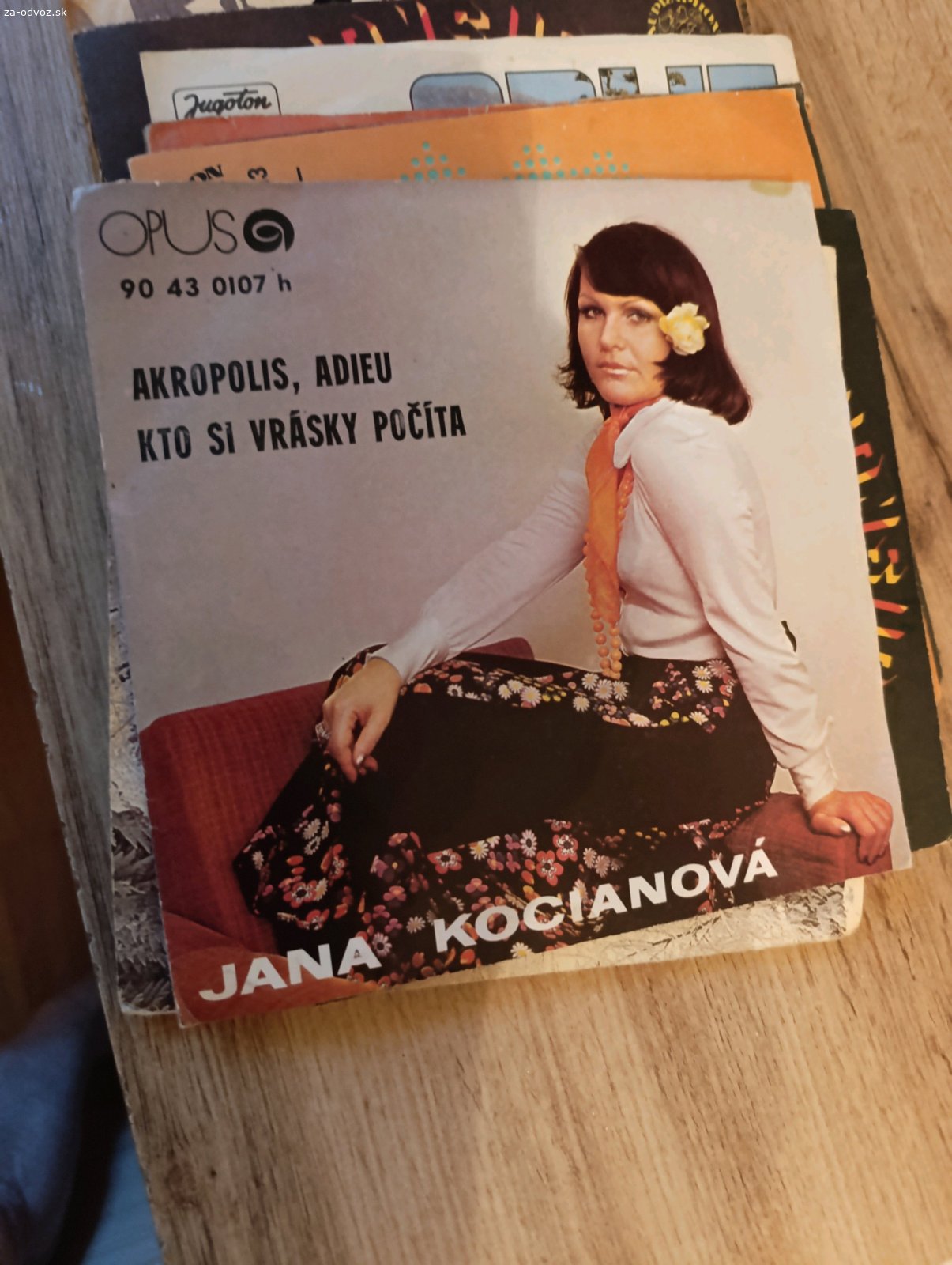 darujem za odvoz. darujem malé LP platne za odvoz. k tomu ešte aj držiak. len osobný odber , neposielam poštou.