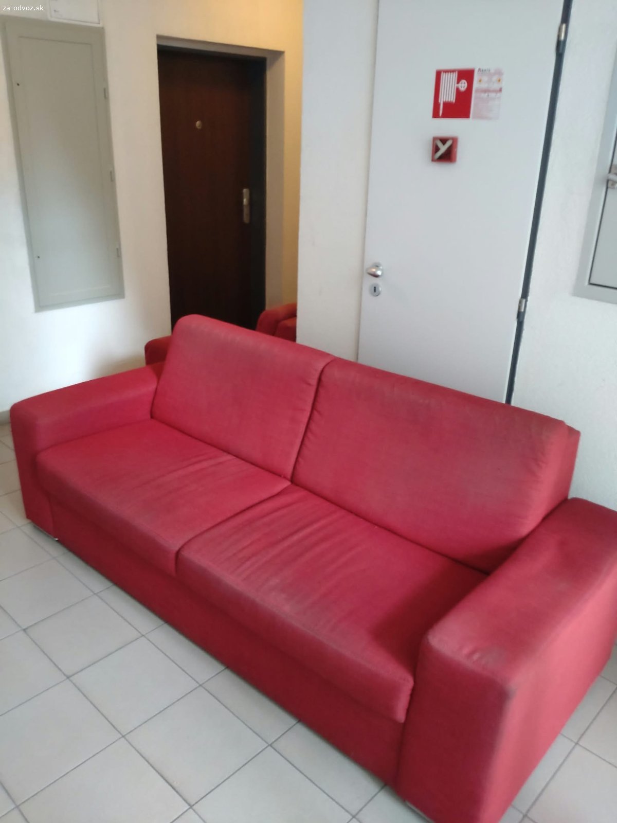 Darujem za odvoz. 2 identické sedačky, dĺžka 210 cm, šírka 85cm