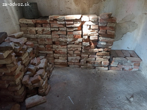 Darujeme tehly v Strekove