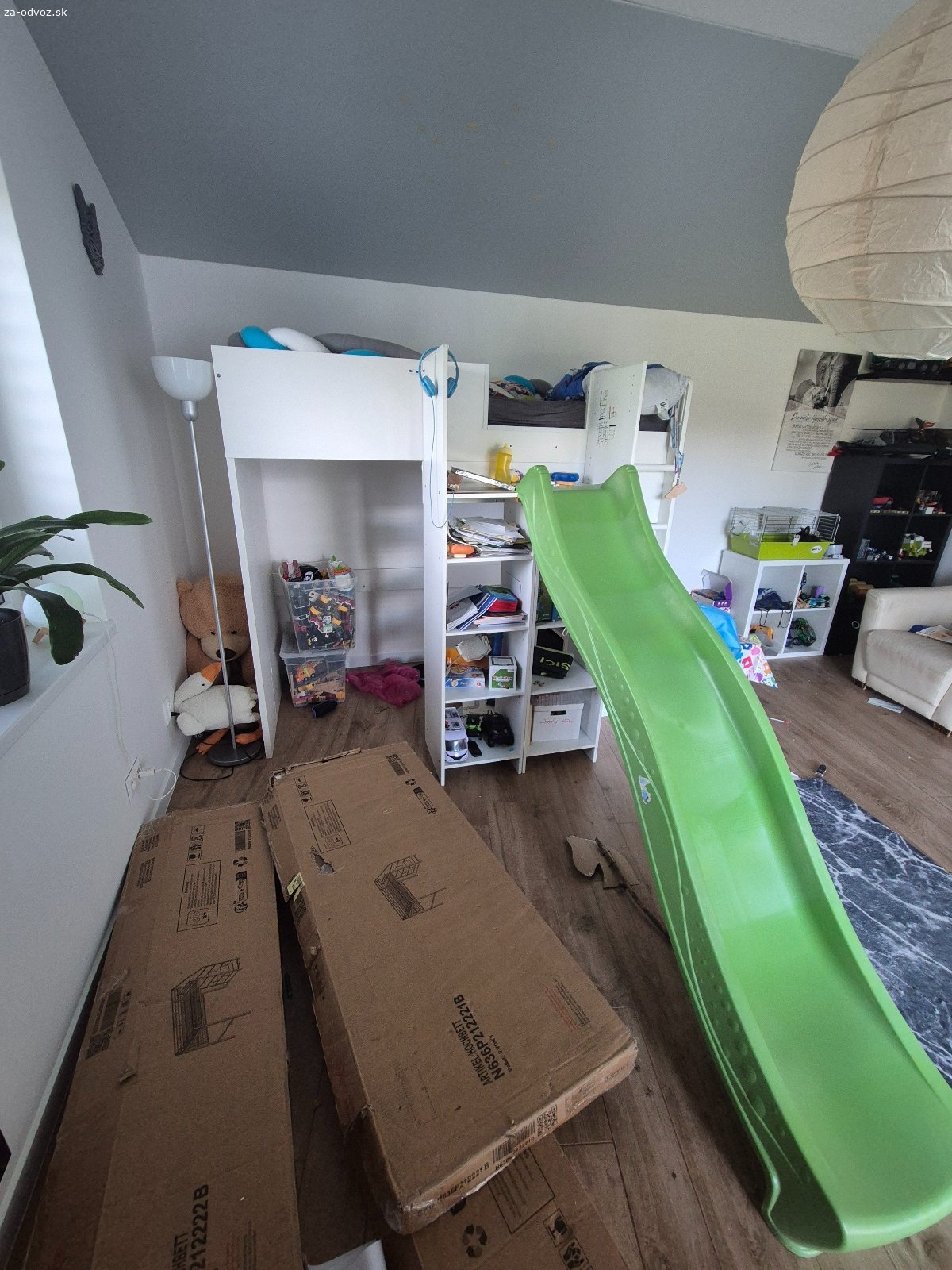 Detska postal IKEA 90x200 so smyklavkou. Darujeme za odvoz detsku postel IKEA 90x200 so smyklackou. Cast postele, na ktorej je smyklavka je dorobena