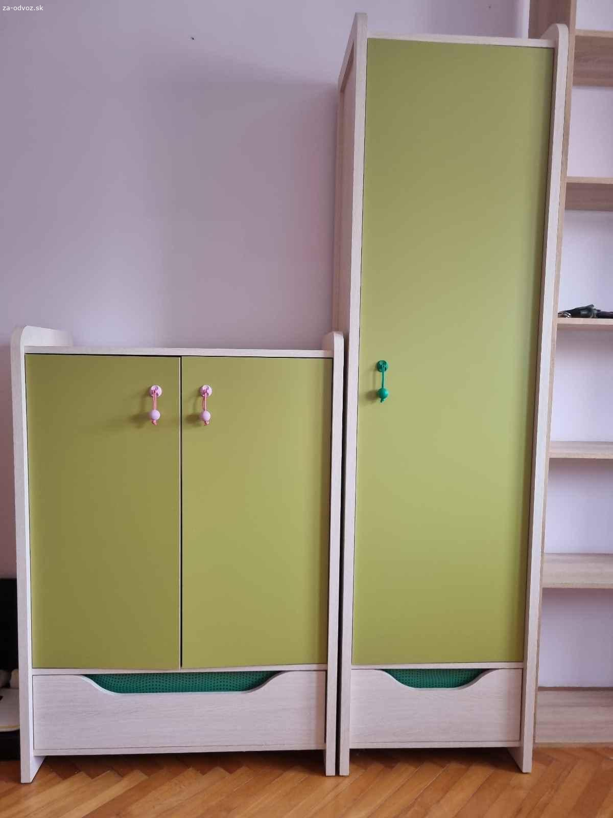 Detský nábytok. Darujem detský nábytok: skrinky 4ks, posteľ so stolíkom a úložným priestorom. Všetko tak, ako je to na fotke. Veľmi dobrý stav.