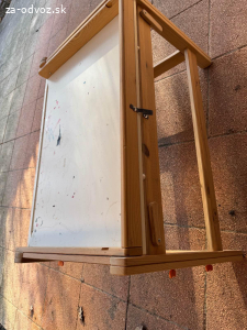 detsky nastavitelny pisaci stol