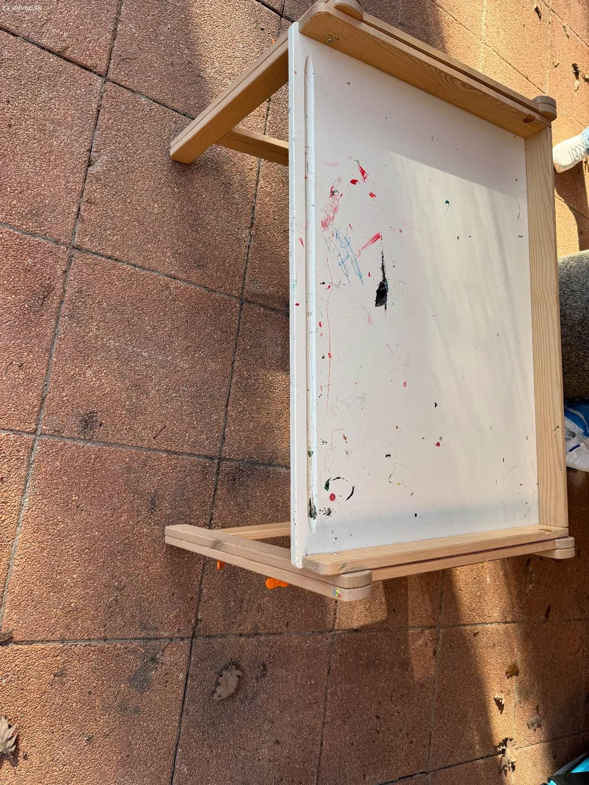 detsky nastavitelny pisaci stol