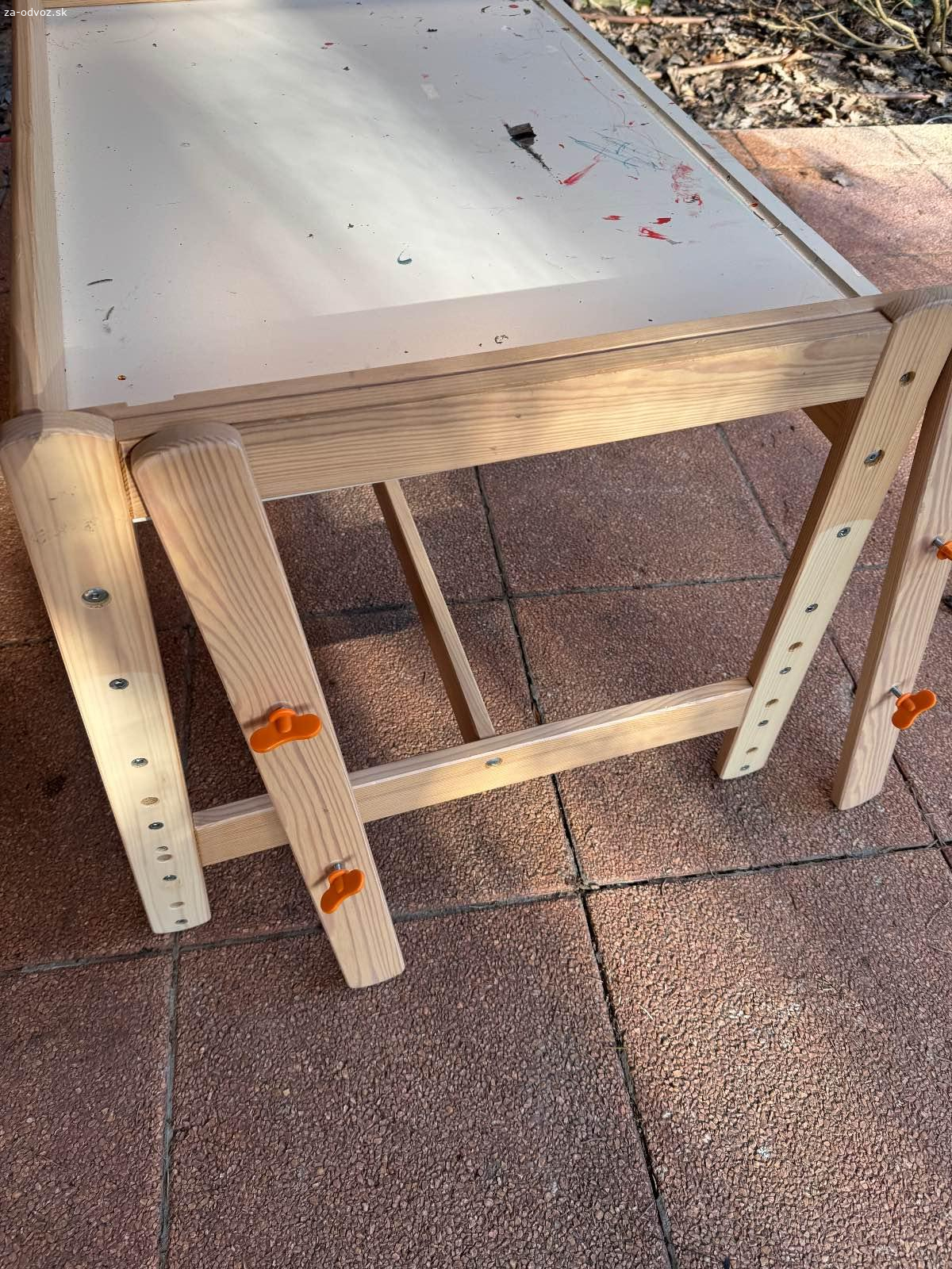 detsky nastavitelny pisaci stol