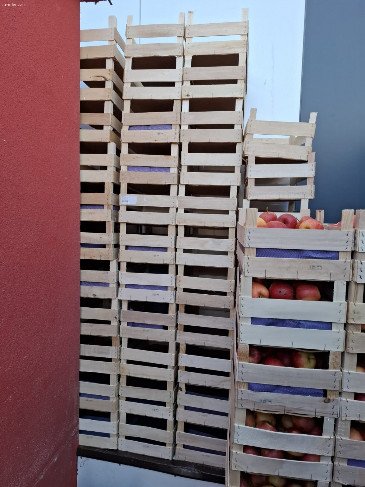 Drevené debničky darujem