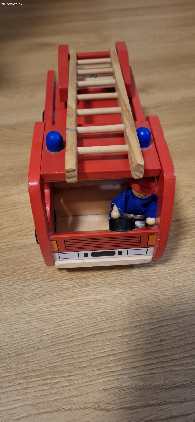 Drevené hasičské auto
