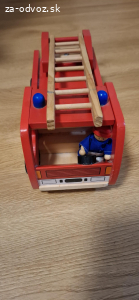 Drevené hasičské auto