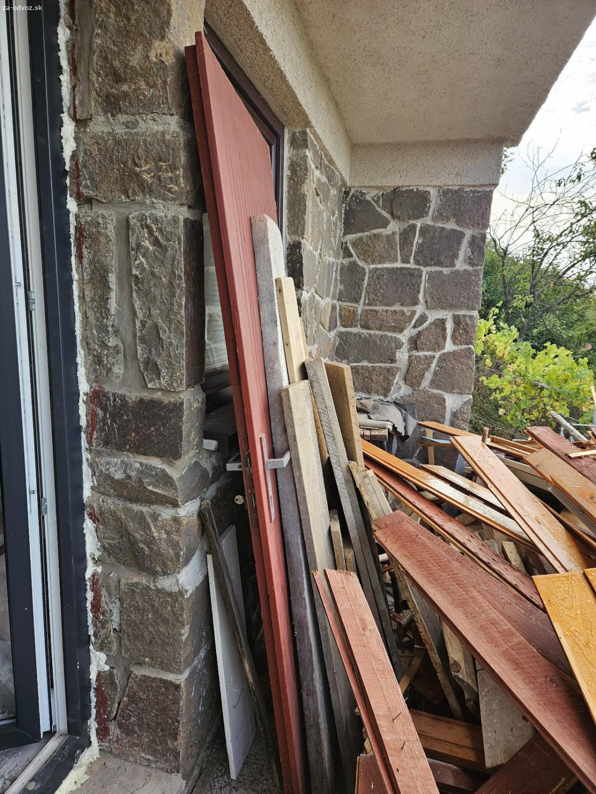 Drevo, okná, dvere, nábytok